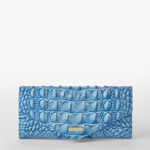 Aura Blue Melbourne swatch